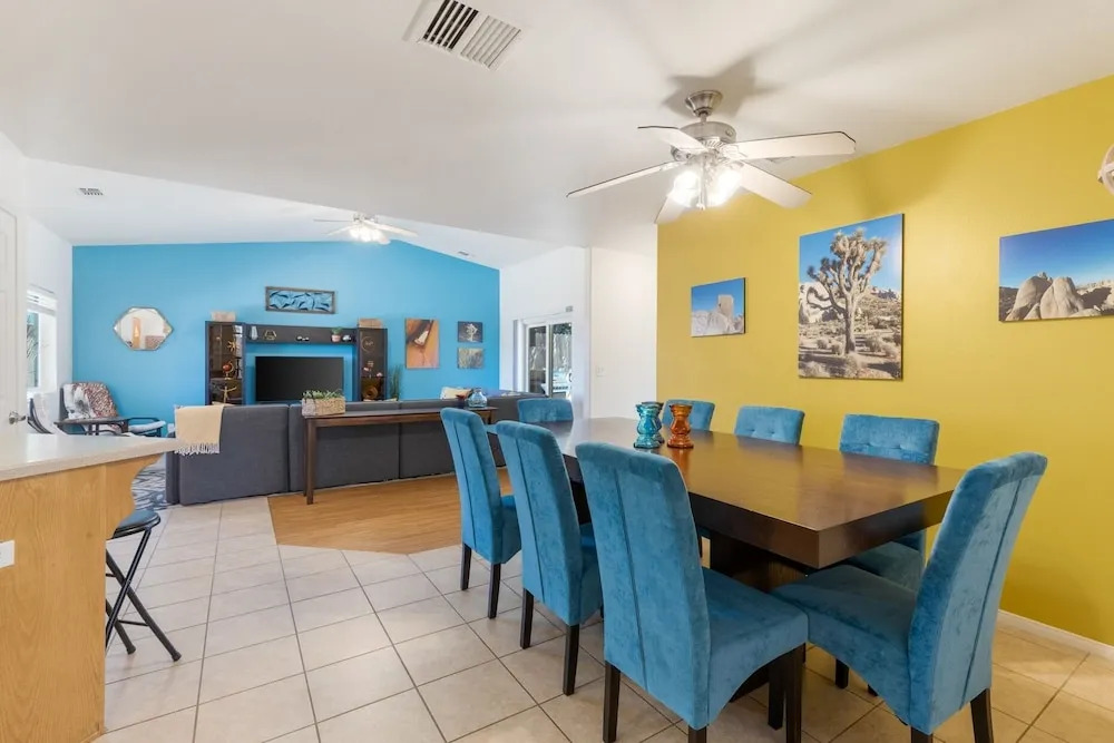 Colorful Cactus - Hot Tub, Bbq And Fire Pit! 4 Bedroom Home by RedAwning