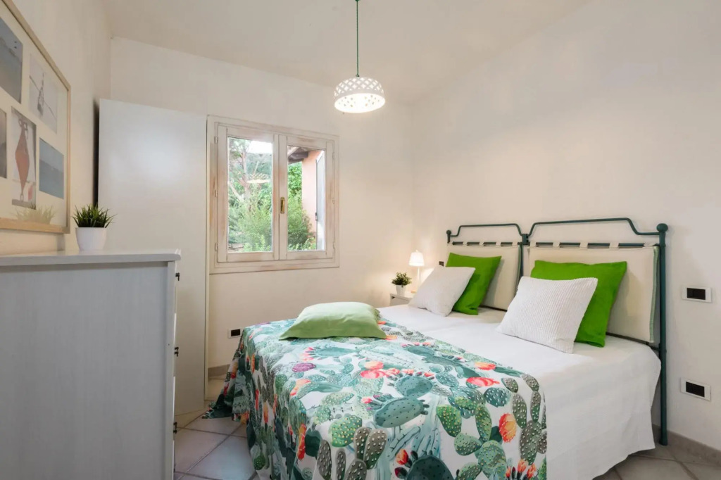 It consists of a large living room with comfortable sofa bed for 2 persons, two double bedrooms with-S'ABBA DI SU