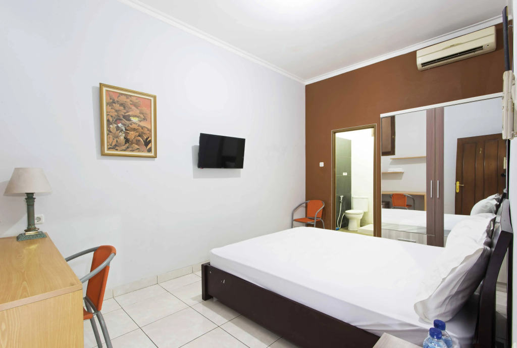 RedDoorz near Tebet Station