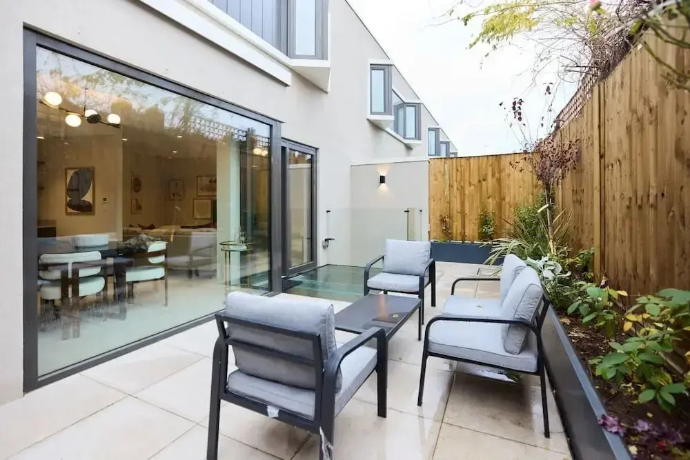 The Letchford Garden Mews - Elegant 2bdr House With Garden & Patio
