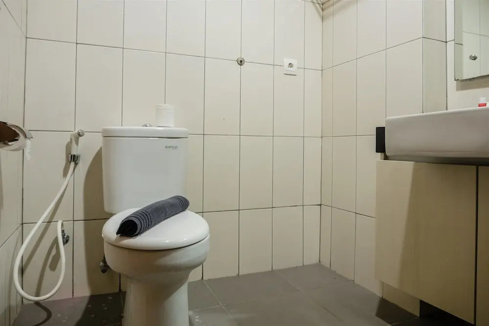 Luxurious 1BR At Dago Suites Apartment