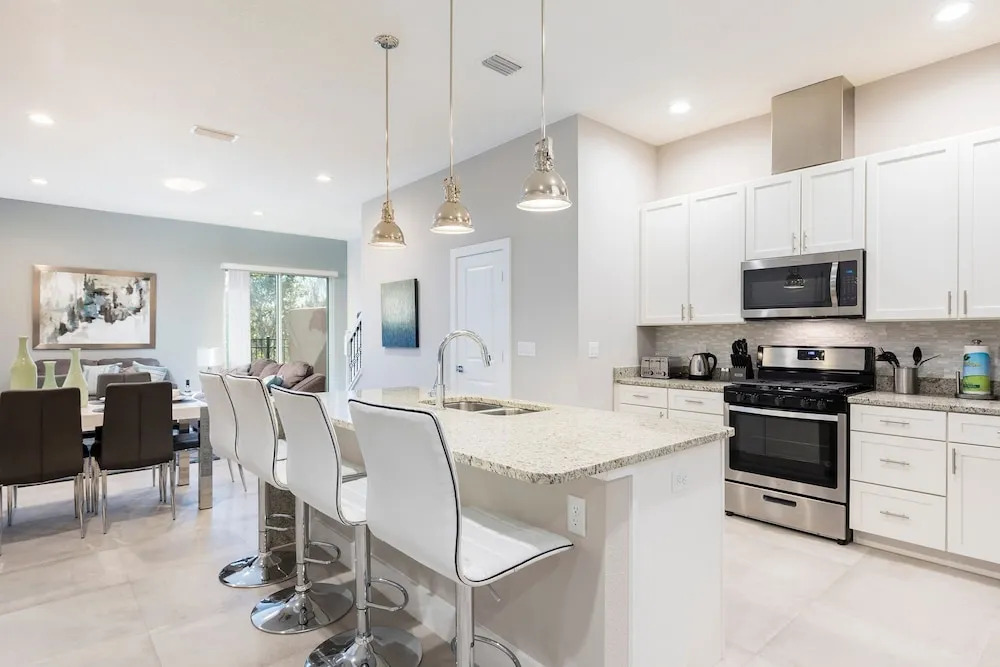 Apartment with full kitchen | 7554 Sunville Avenue