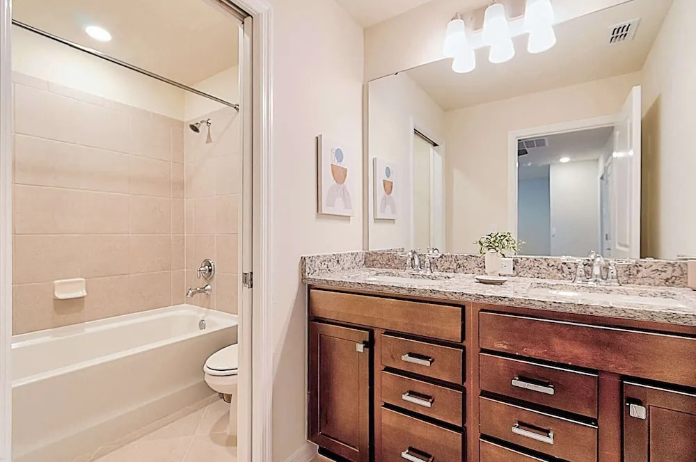 Family-friendly Townhouse w/ Private Pool & Game Room