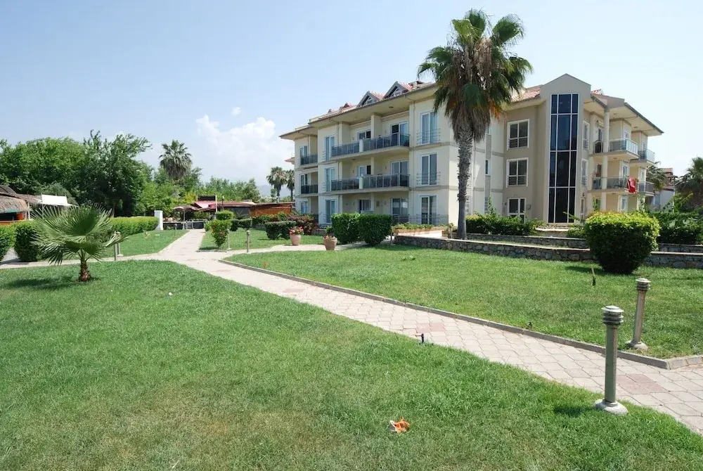 Saros Apartments