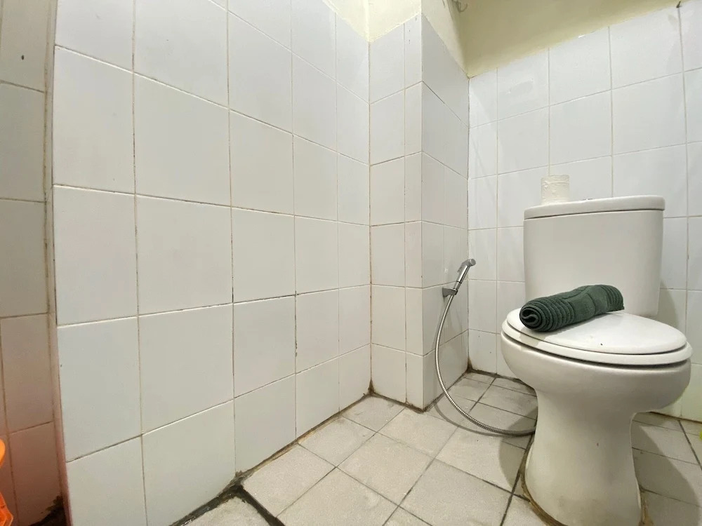 Stylish & Strategic 2BR at Gateway Ahmad Yani Cicadas Apartment near Mall