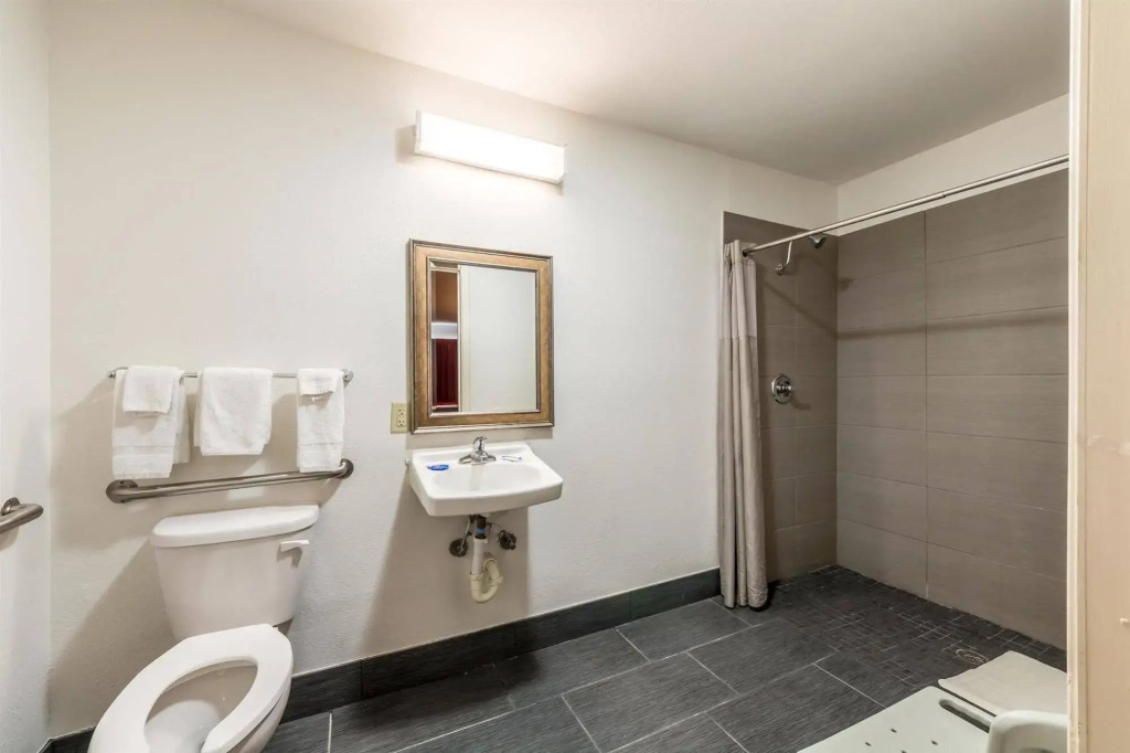 Motel 6 San Antonio, TX - South IH-10 East