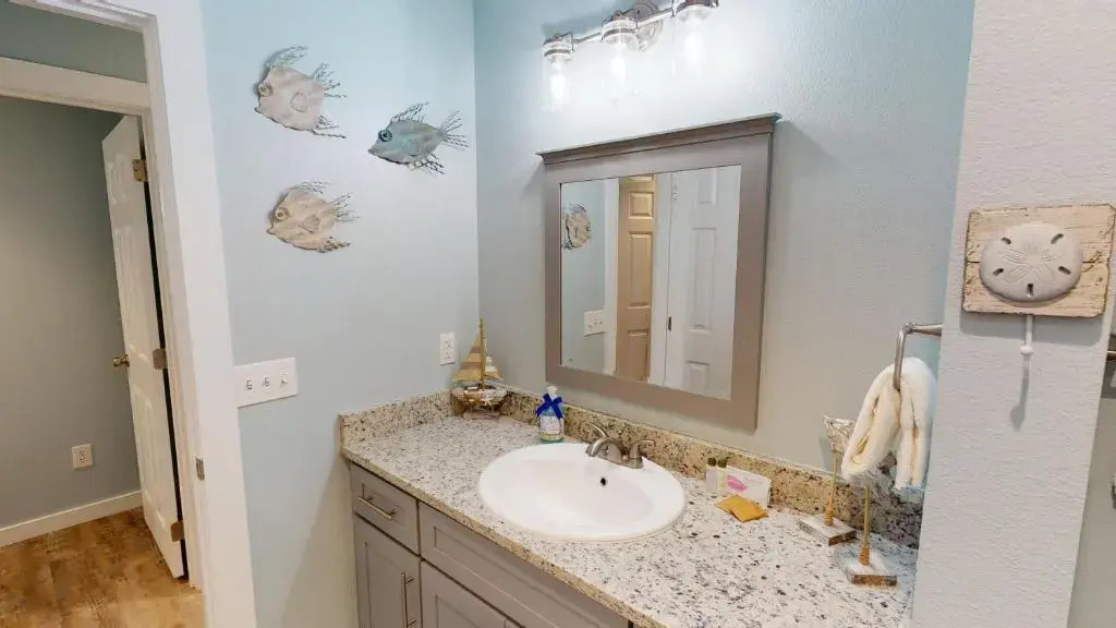 AH-B106 Completely Remodeled Ground Floor Condo, Overlooking PoolHot Tub