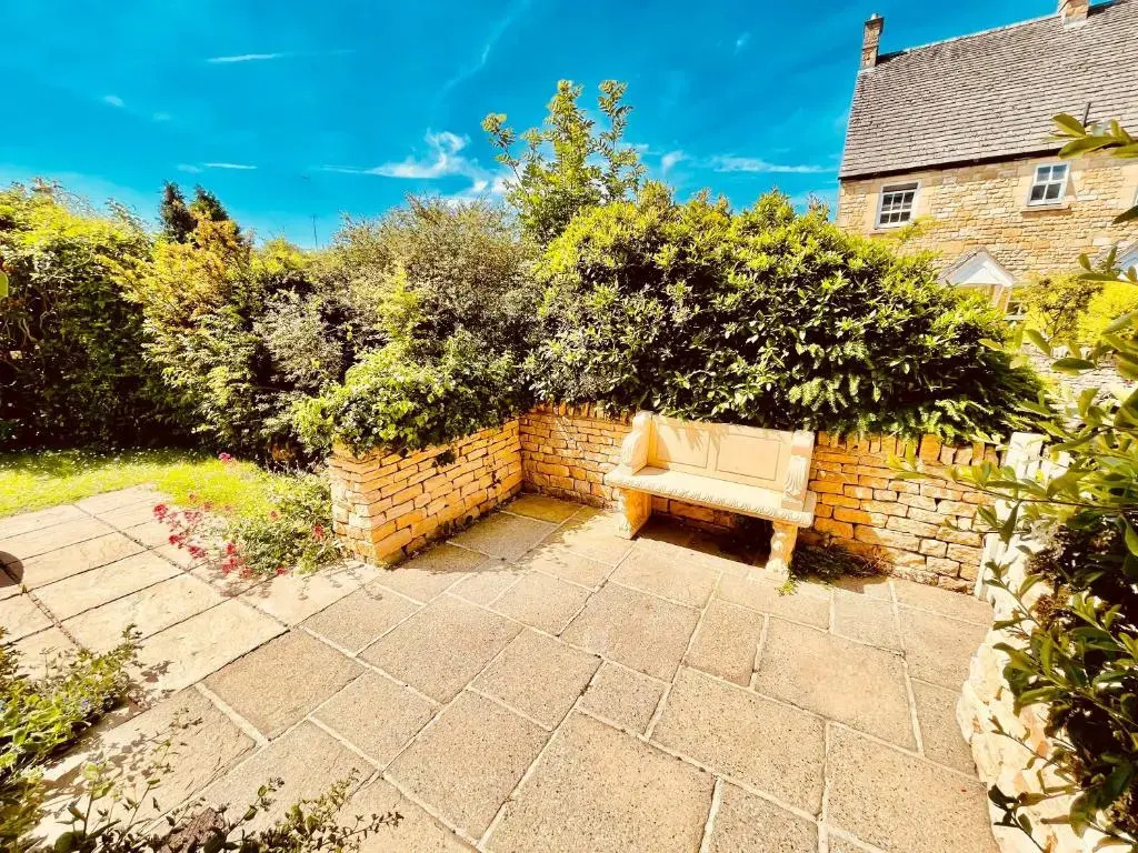 Cotswold Chic Retreats "Jacinabox" 5 Star Chipping Campden-Parking-Garden