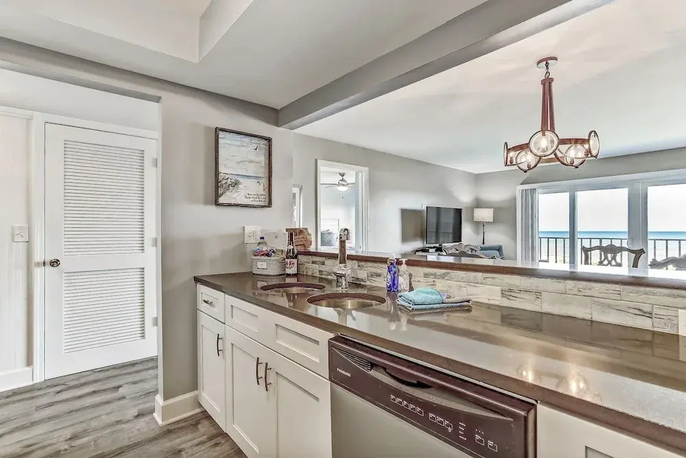 Freshly Renovated 2BR Dream Condo Beachfront Stunning Views