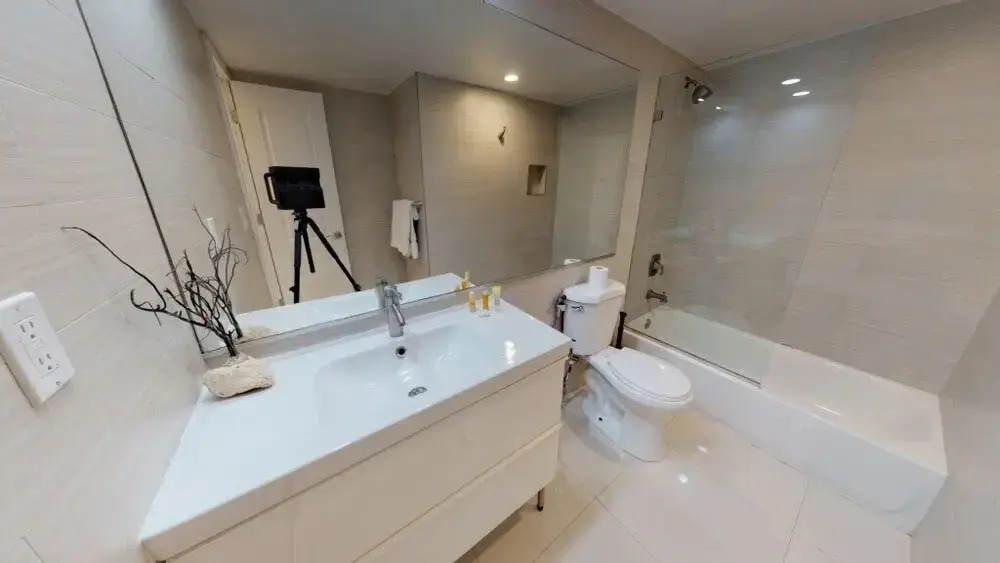 Premium 1 Bedroom +den Ocean View Or925