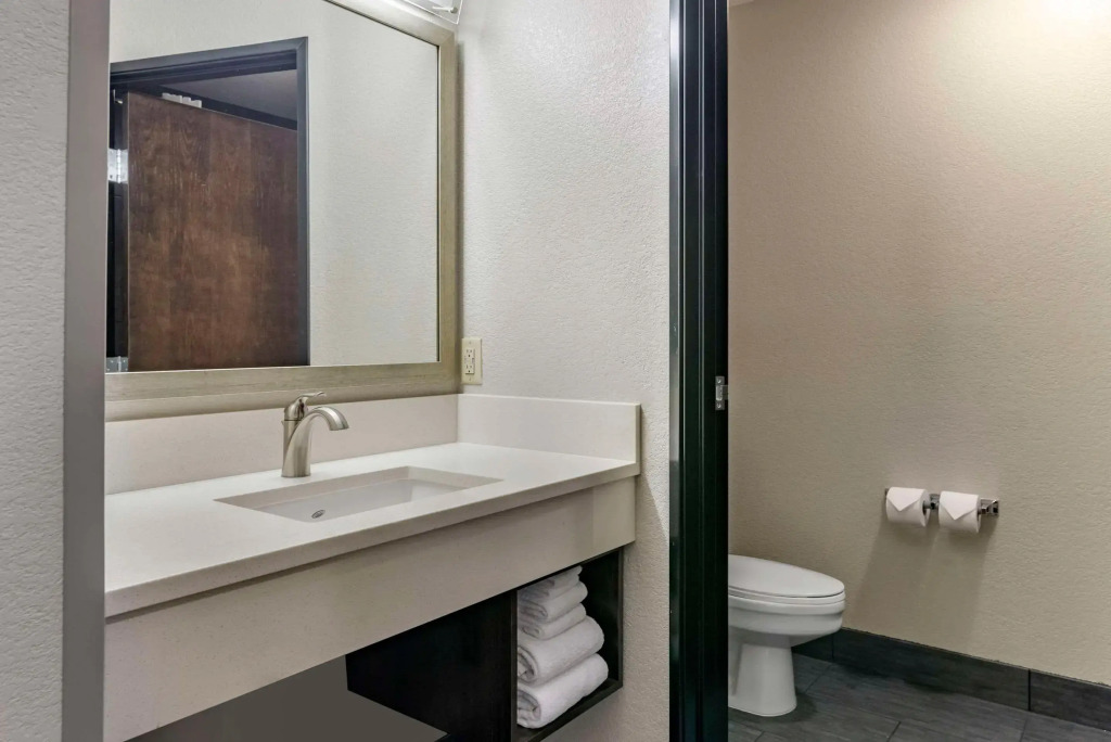 Comfort Inn & Suites Tualatin - Lake Oswego South