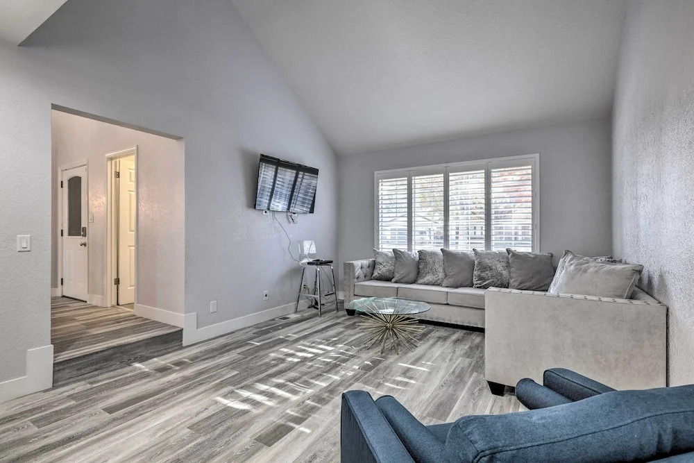 Modesto Home w/ Deck - 2 Mi to Vintage Faire Mall