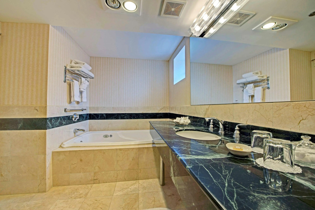 Inn at Great Neck, WorldHotels Crafted