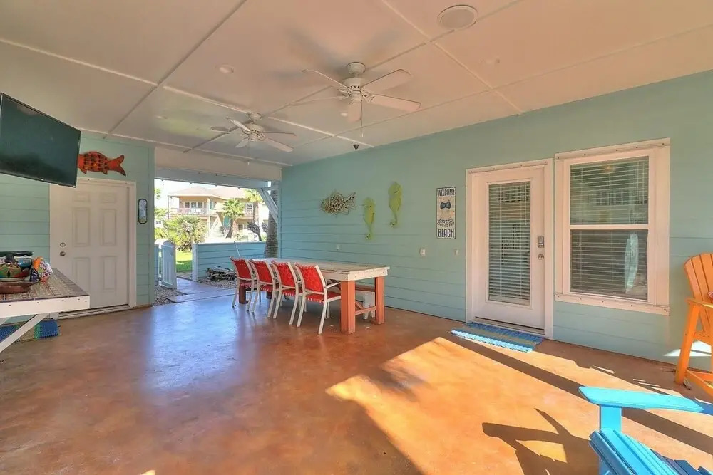Playin' Hookie 5 Bedroom Home by Redawning