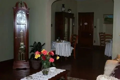 The Alexander Benjamin House Country Lodging