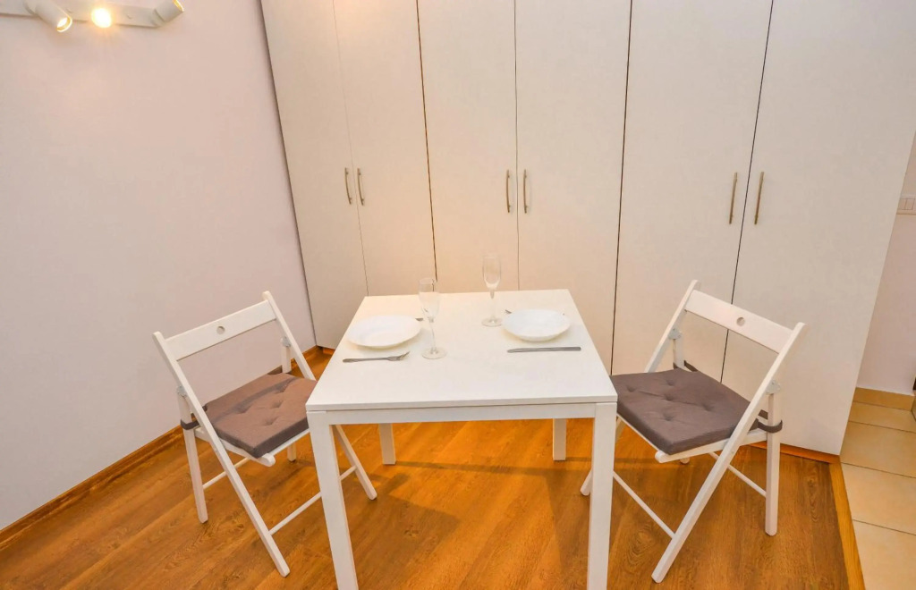 Prime Central Location & Cozy Comfort: Apartments near Sala Palatului