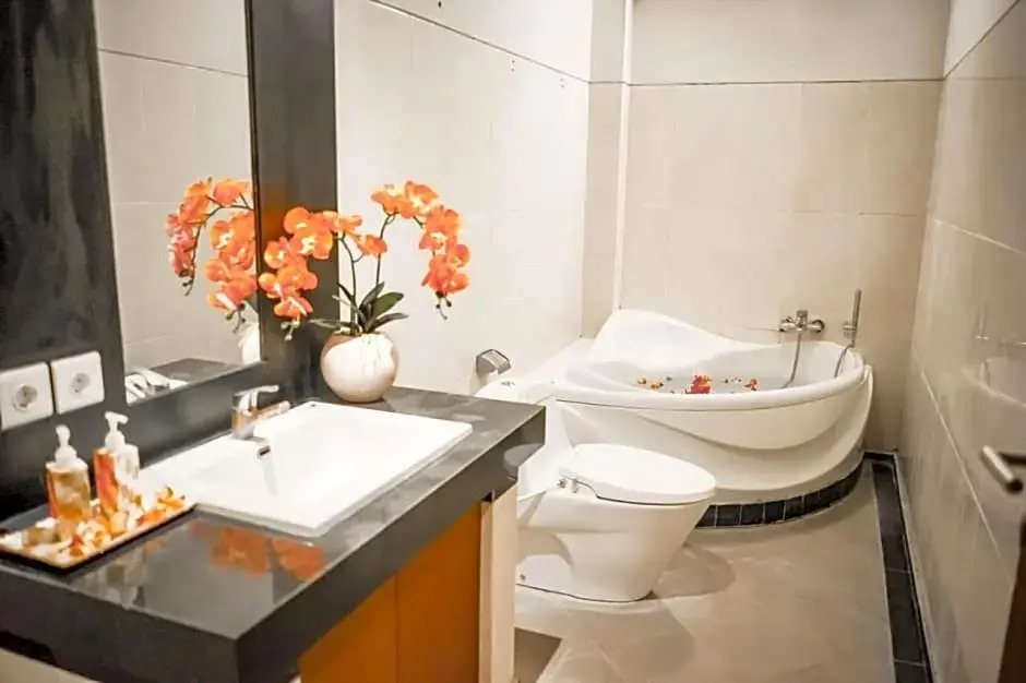 E Luxury Suites Seminyak by InnApps