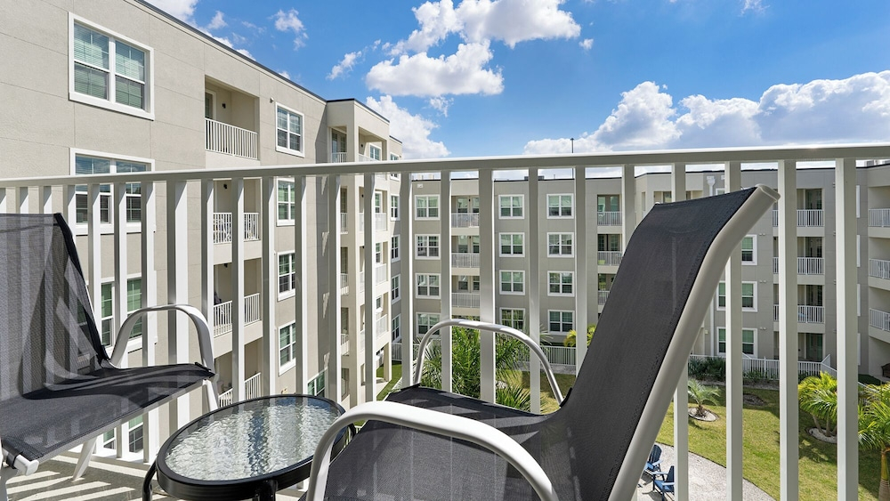 Landing Apartments near Edison Park Historic District