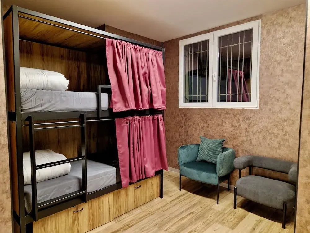 Velvet Hostel Business