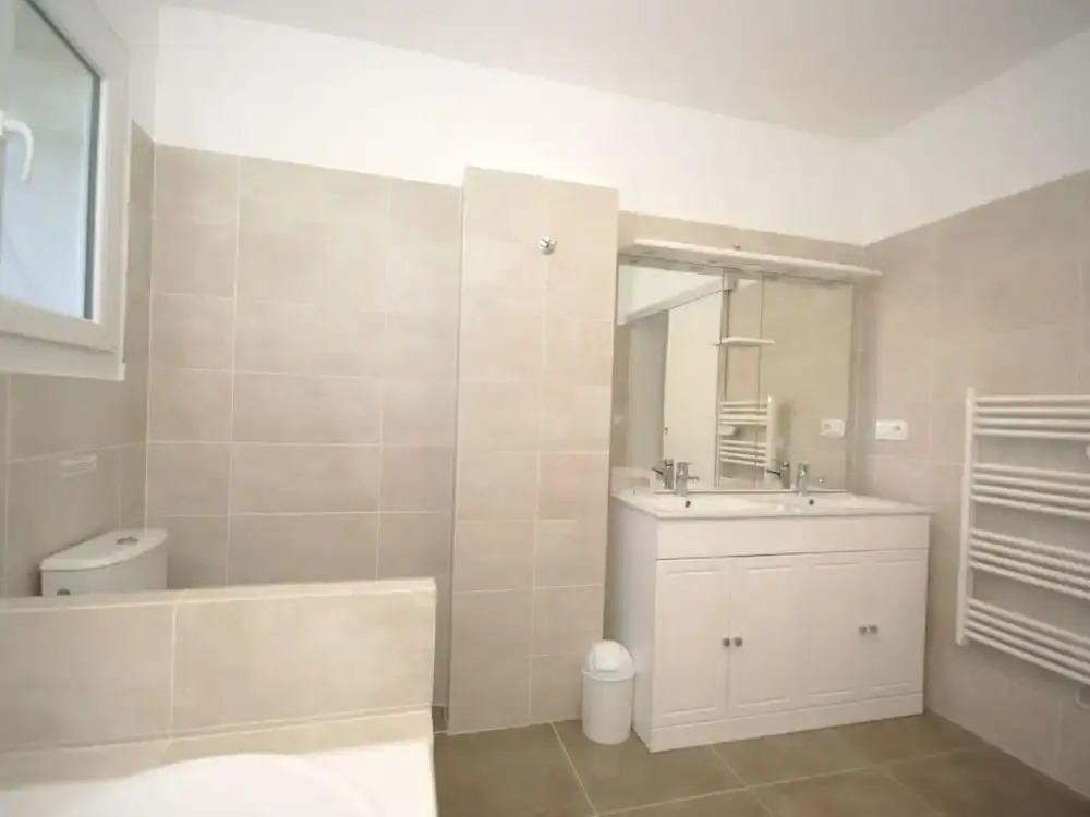 Ideally Located Villa at Ste Maxime, Beautiful sea View, air Conditioning and Large Garden