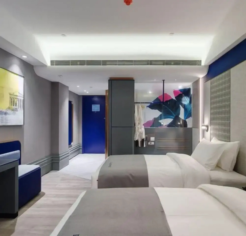 Lanou International Hotel, Hong Kong Middle Road, May Fourth Square, Qingdaoh Square, Qingdao
