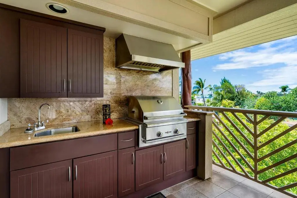 Waikoloa Beach S E33 2 Bedroom Condo by RedAwning