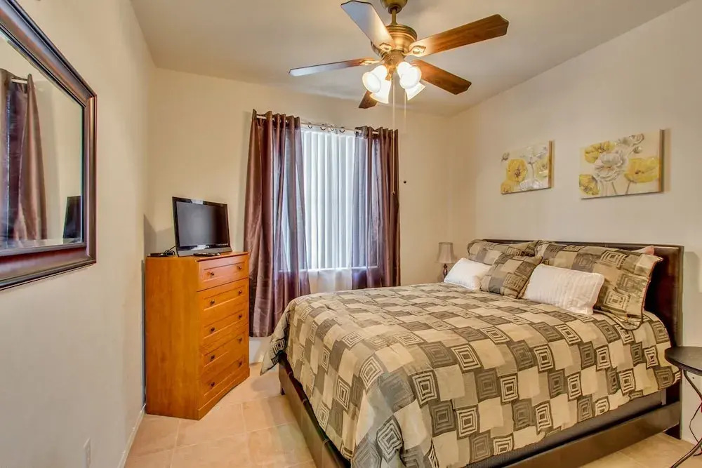 Southern #1064 - 2 Br condo by RedAwning