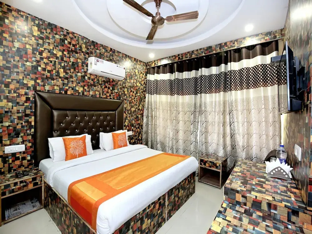 OYO 8622 Hotel Grand Inn