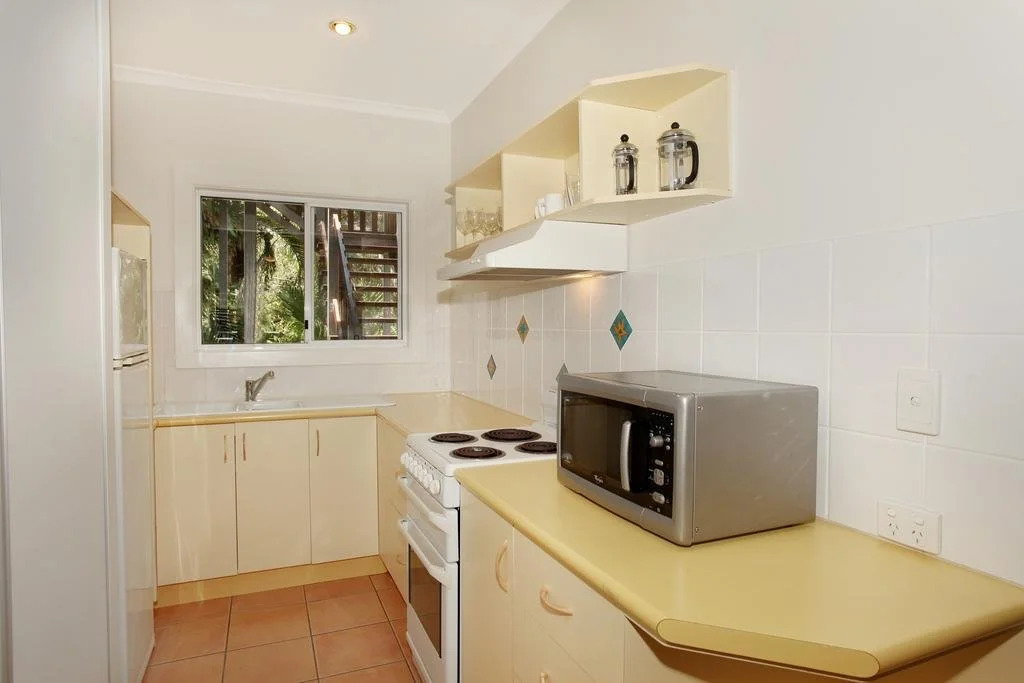 5 bedroom home close to beach, pool and pet friendly