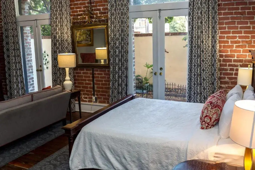 East Bay Inn, Historic Inns of Savannah Collection