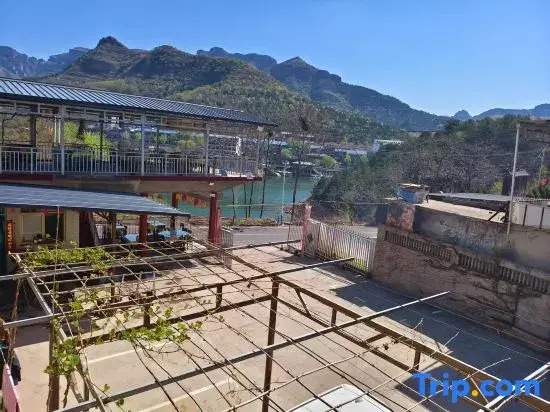 Ziyuexuan Farm Stay