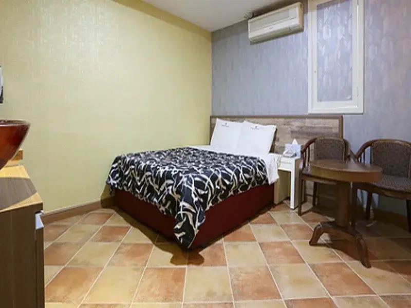 Neo Blue Motel