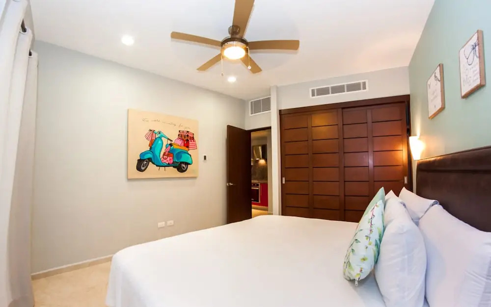 In heart of town 1BR condo in steps distance from the 5th Av by Happy Address