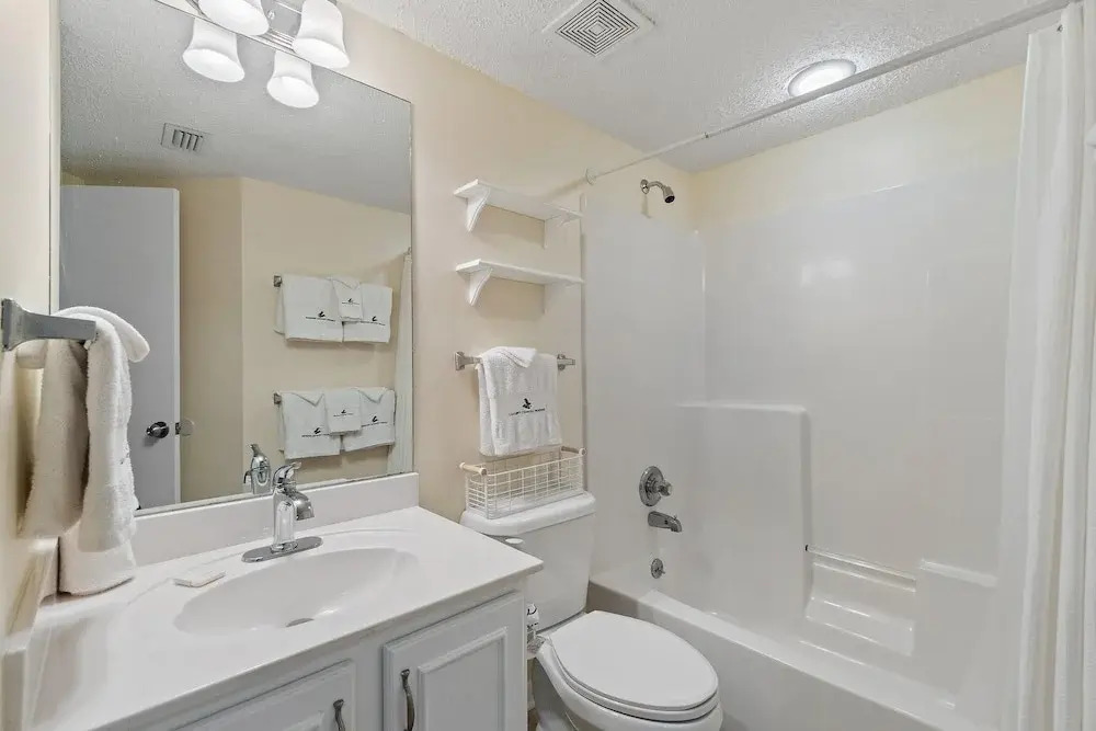 Pelican Pointe 202