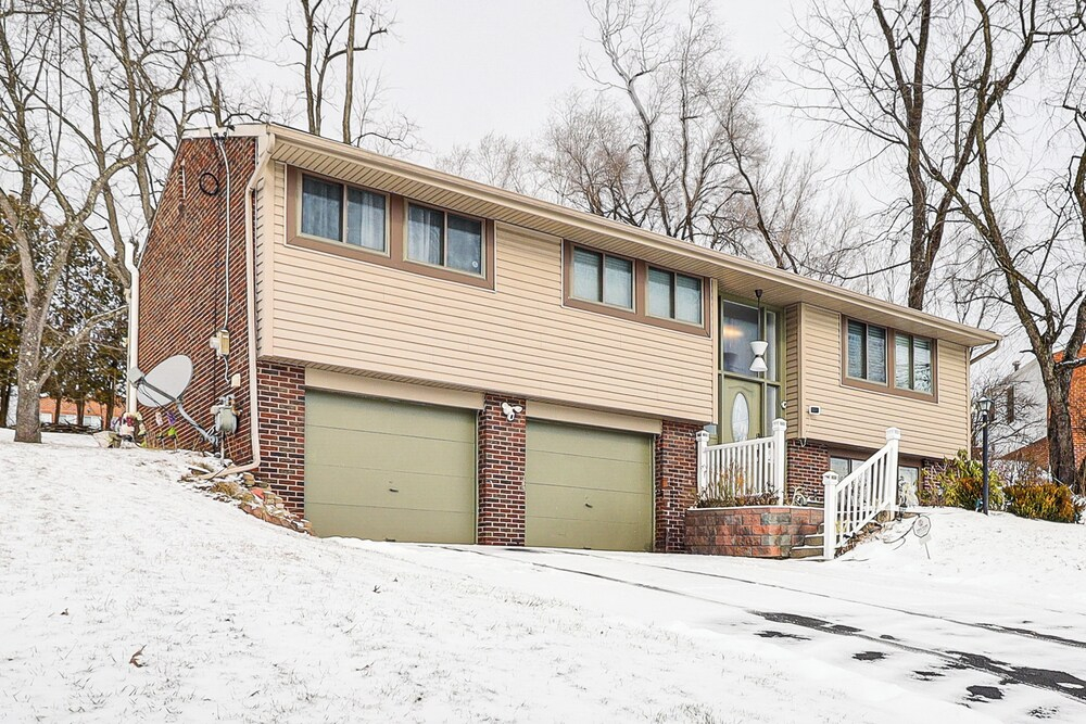Remote-work Ready: Family Home Near Pittsburgh