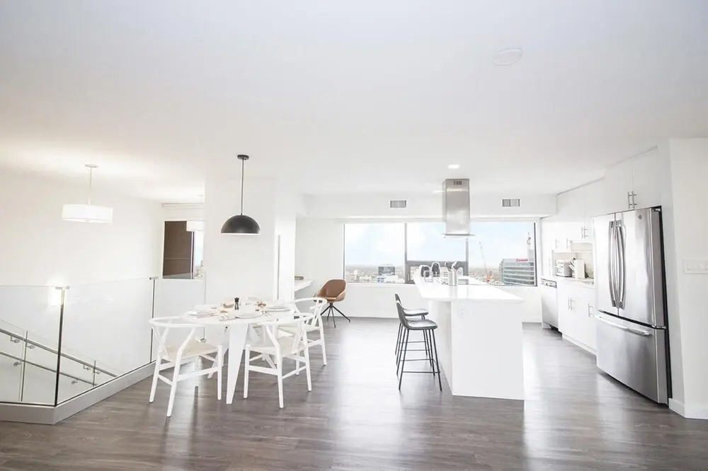 Luxurious 2 bed 2 Bath Penthouse on 23rd Floor PH1 Downtown