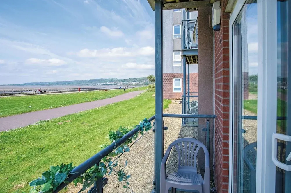 Beach View - 2 Bed Apartment - Llanelli