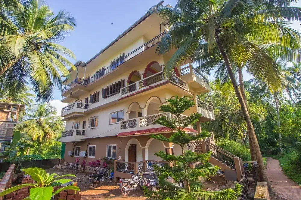 OYO 18947 Home Modern Stay Morjim Beach