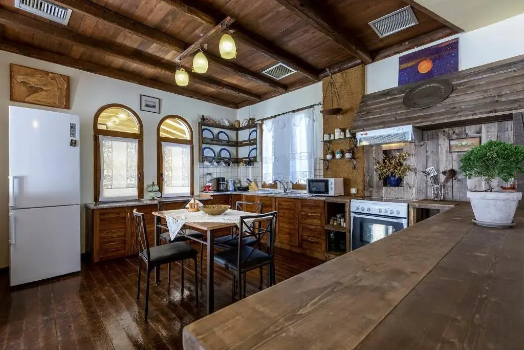 Selana House