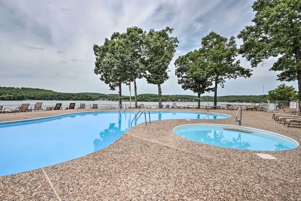 180 Main Channel View! Poolside Apt in Osage Beach