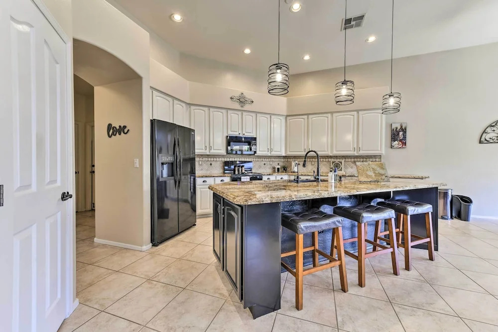 Relax Poolside in Mesa: Family Home 12 Mi to Dtwn