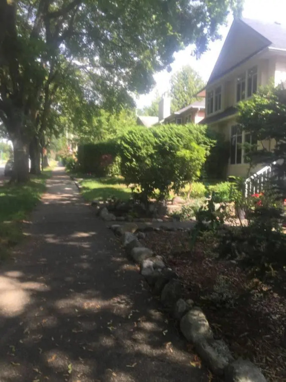 3 bed on a tree lined street in Kits -Quiet Comfortable Convenient