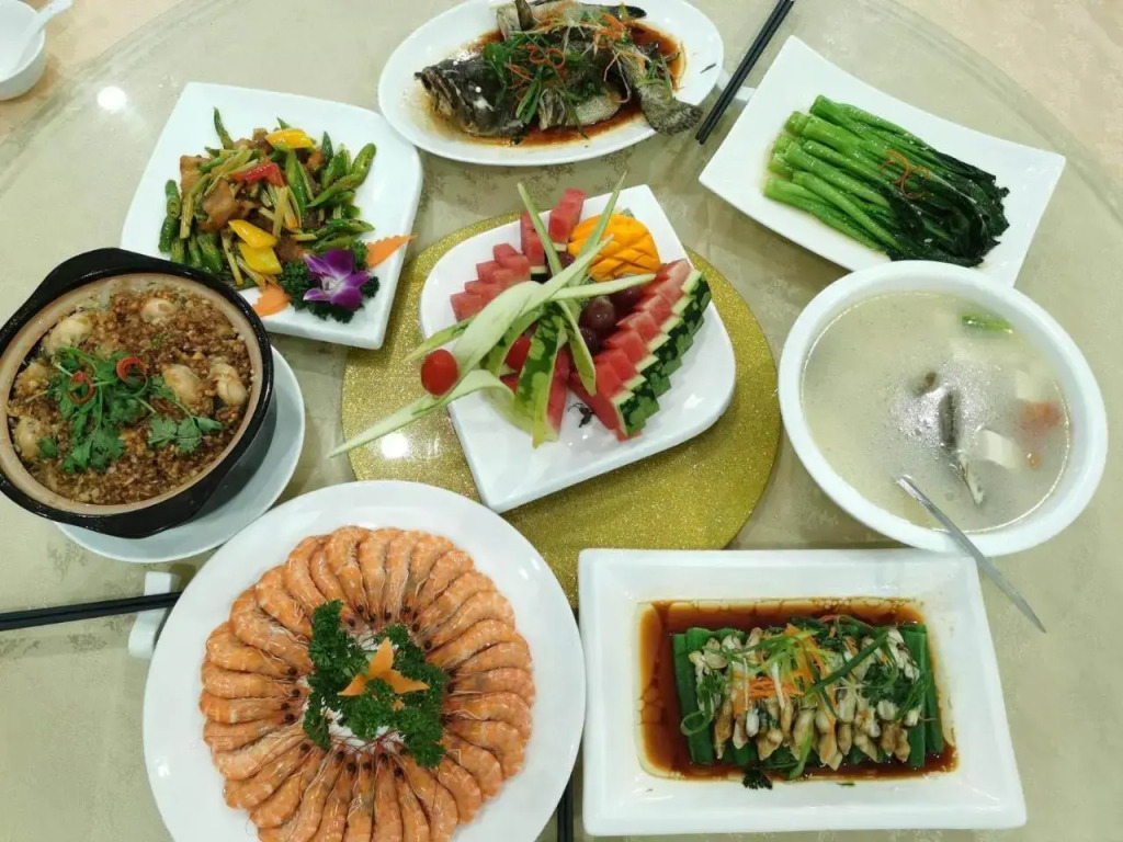Beihai Manju Hotel (Yintan Qiaogang Folk Street Branch)