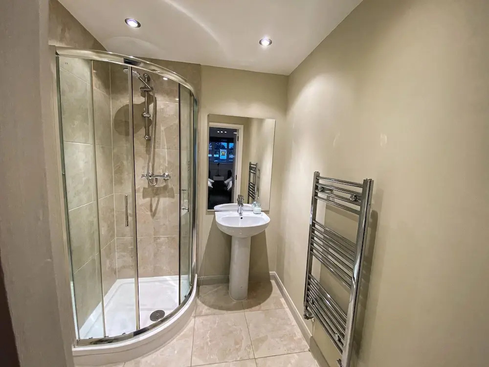 Short Stay Legoland Windsor Heathrow Thorpe Park Twickenham