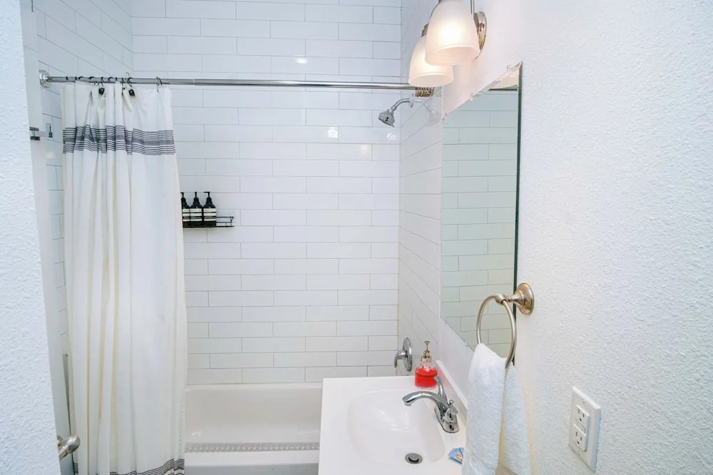 Impressive Cozy Historic 2BR Apt 201 Near Downtown