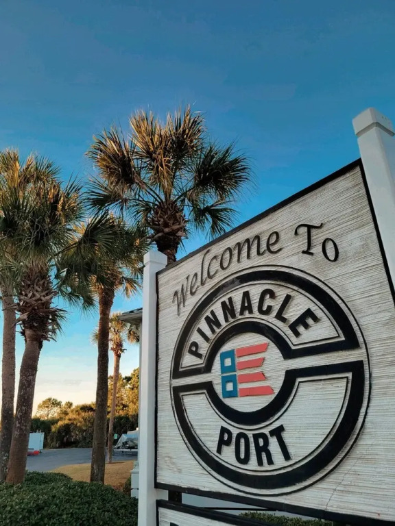 Recently Renovated 2bd, Sleeps 6 Pinnacle Port, W/ Boat Ramp 2 Bedroom Condo by RedAwning