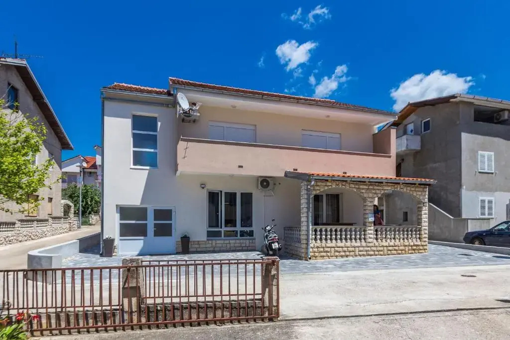 2sis apartments