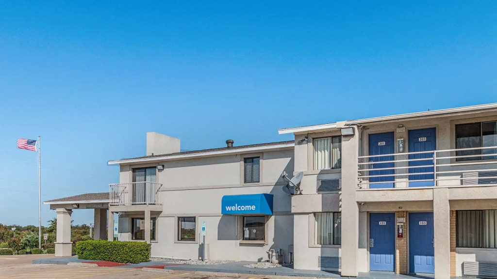 Motel 6-Lancaster, TX - DeSoto - Lancaster