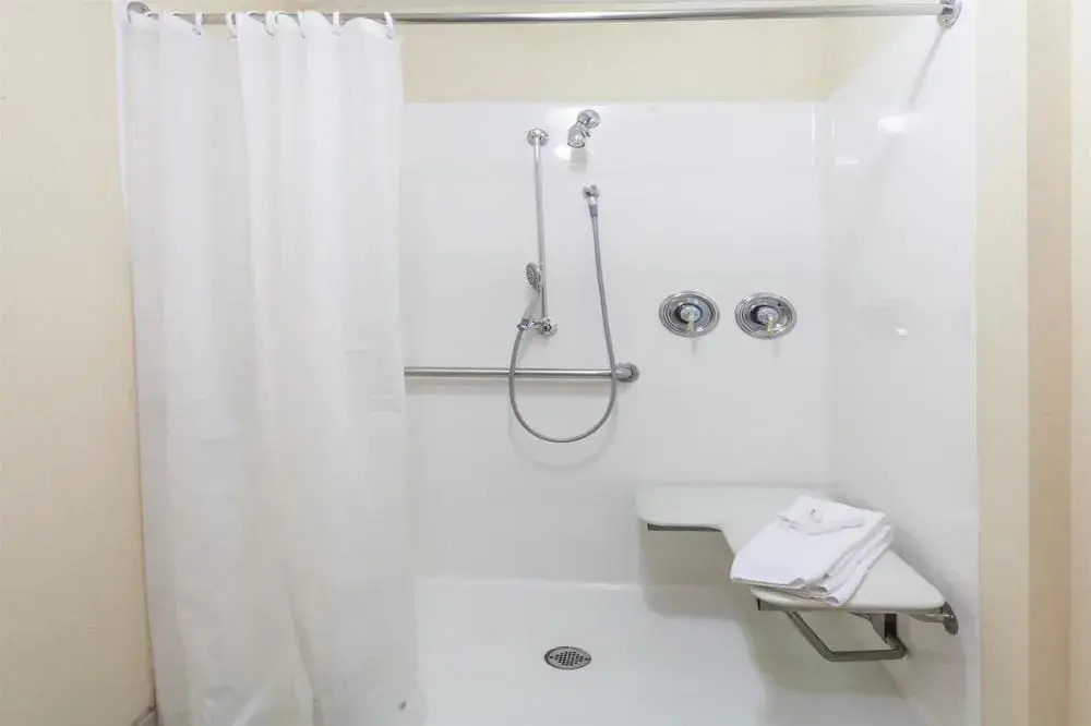 Baymont Inn & Suites Columbia Maury