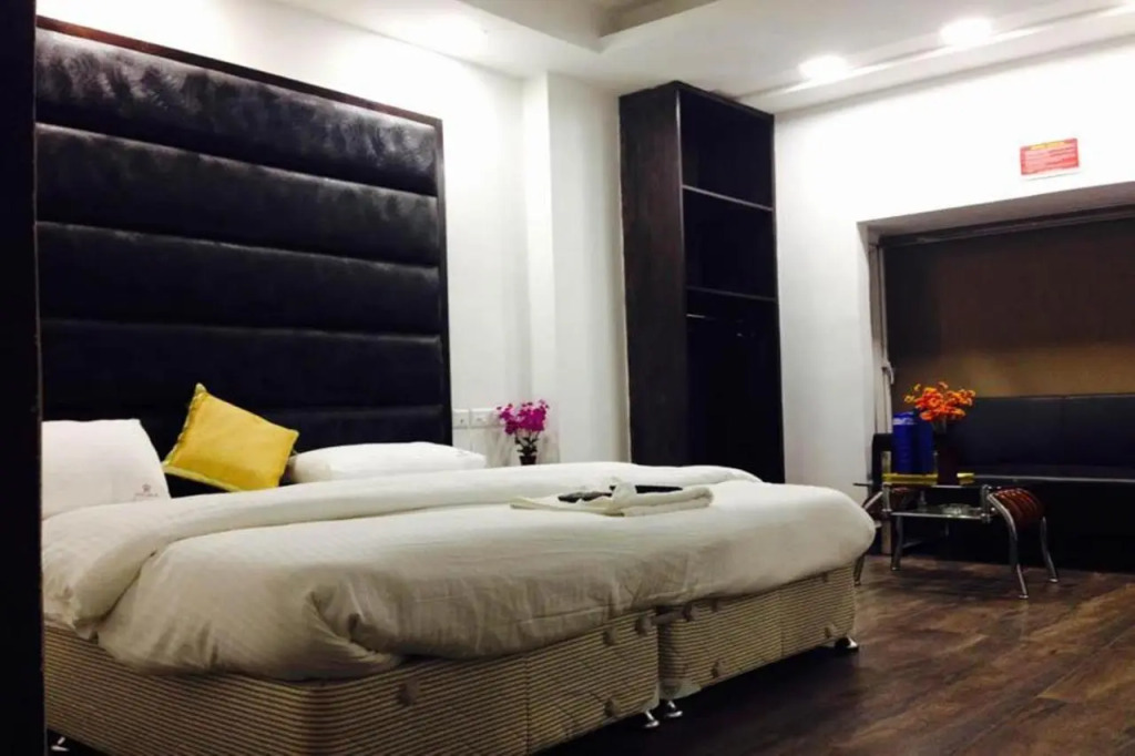 Hotel Shivans Near New Delhi Railway Station